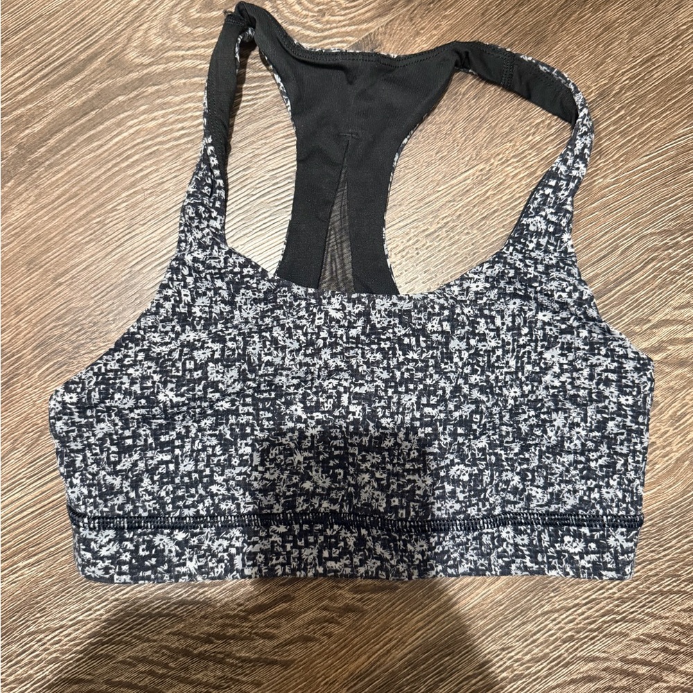 Lululemon bra size 6